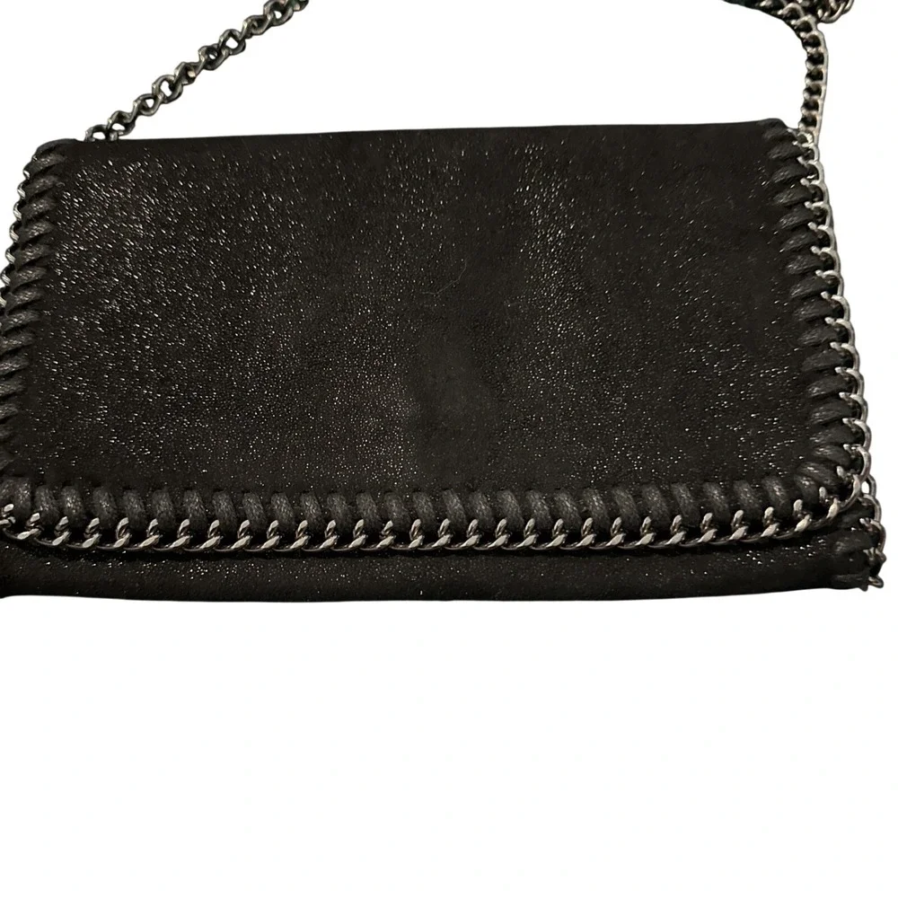 The Unbranded Brand shimmering black